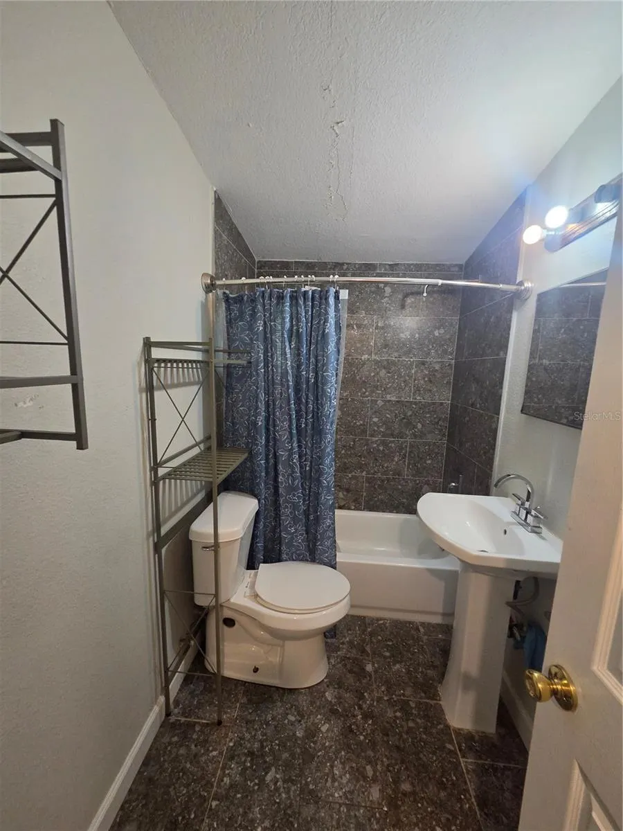 916 E 123RD AVENUE Tampa, FL 33612