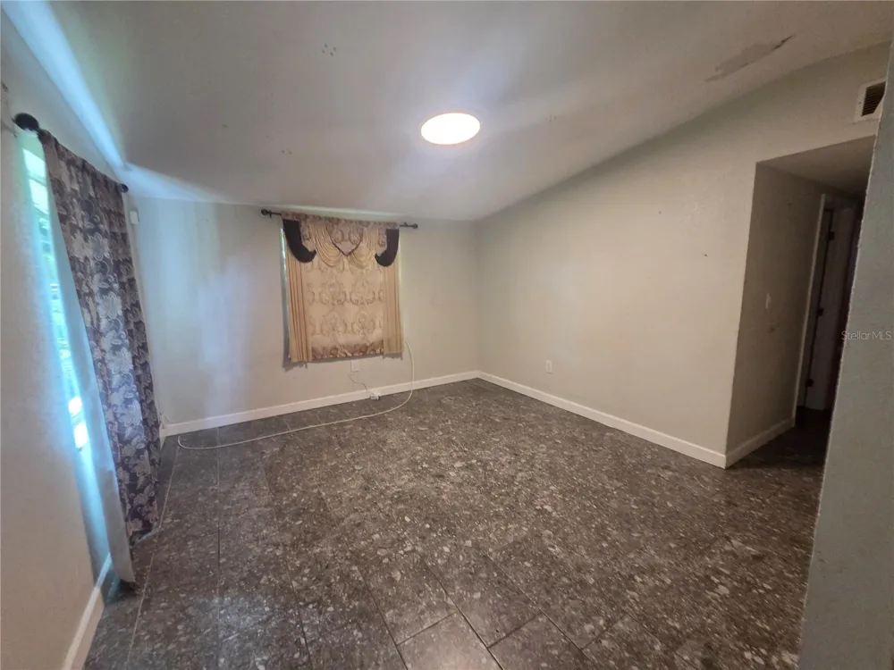 916 E 123RD AVENUE Tampa, FL 33612