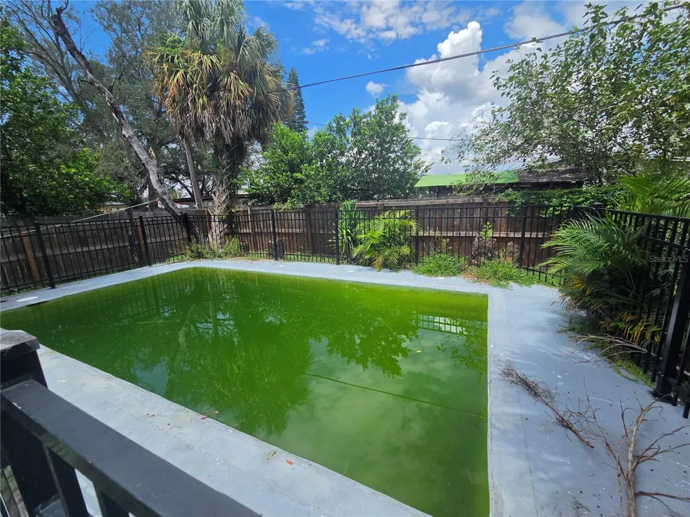 916 E 123RD AVENUE Tampa, FL 33612
