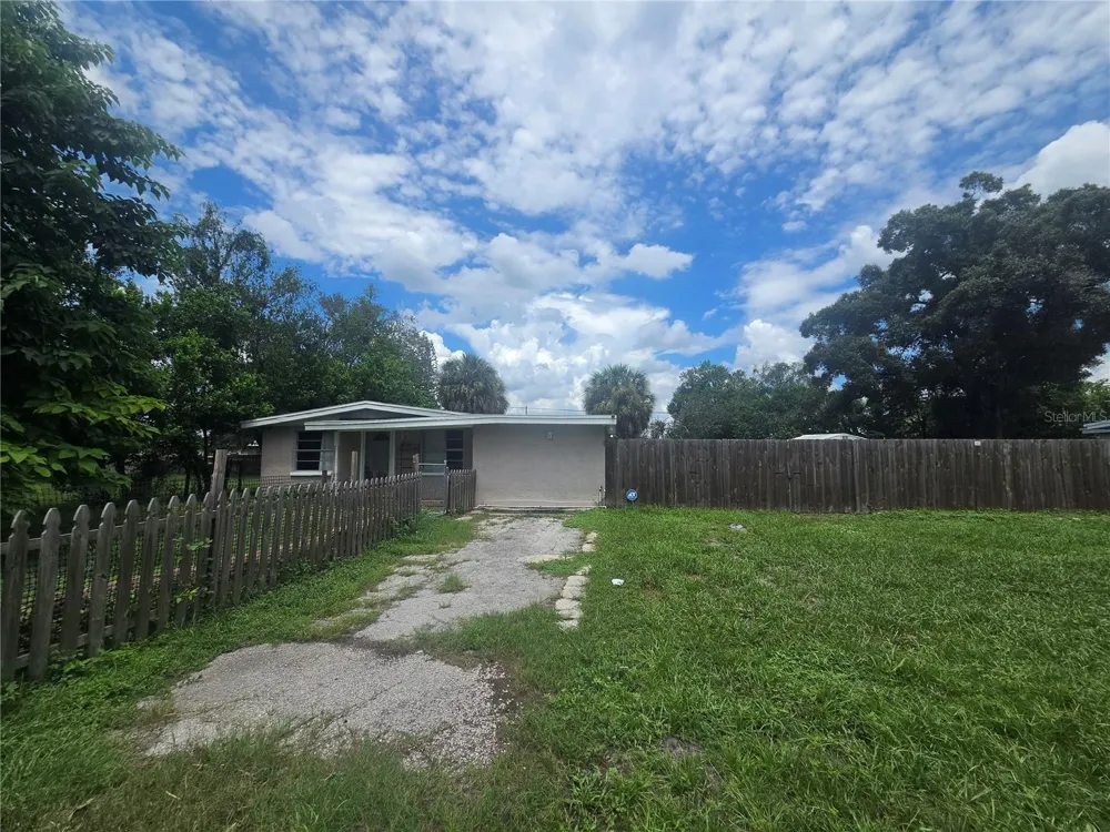 916 E 123RD AVENUE Tampa, FL 33612