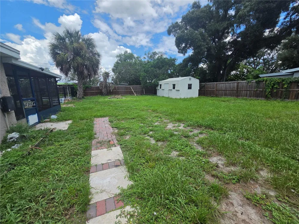 916 E 123RD AVENUE Tampa, FL 33612