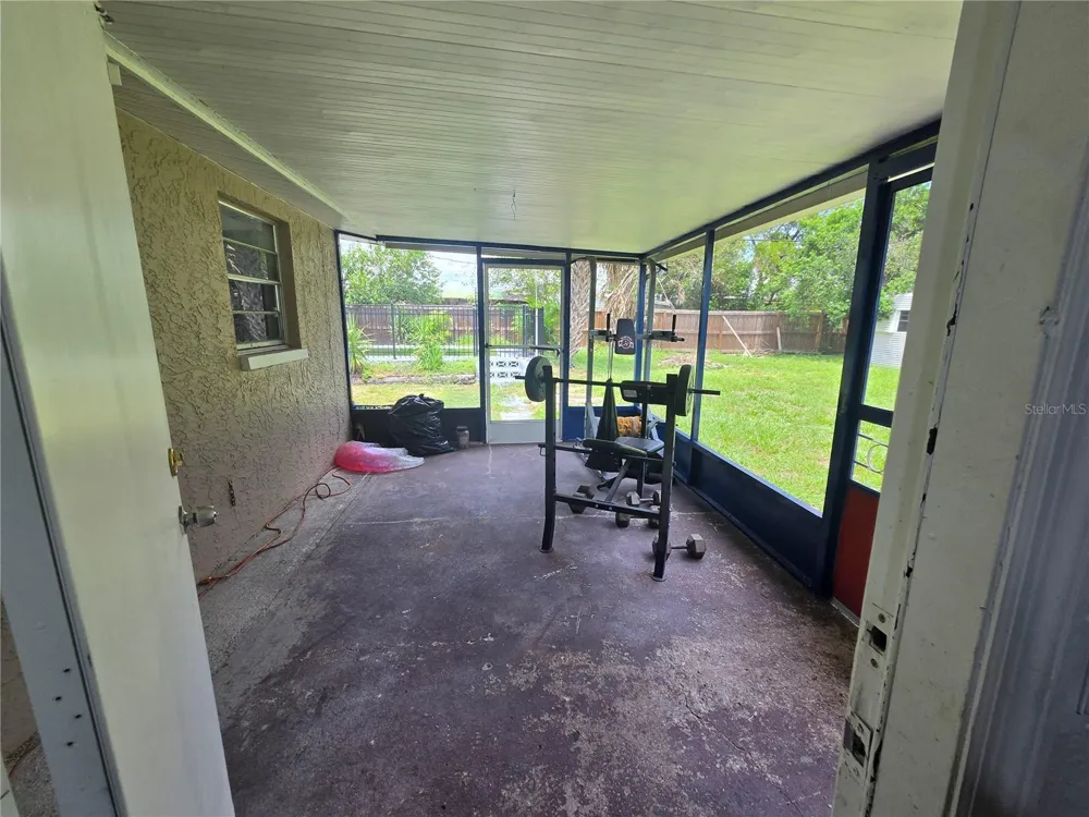 916 E 123RD AVENUE Tampa, FL 33612