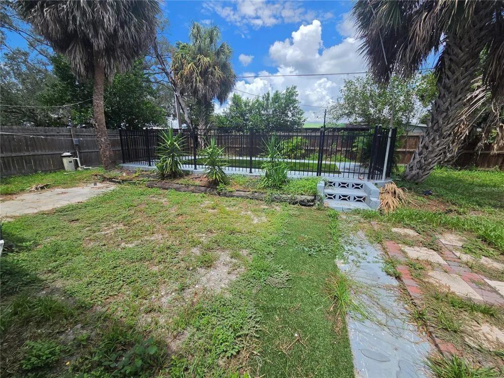 916 E 123RD AVENUE Tampa, FL 33612