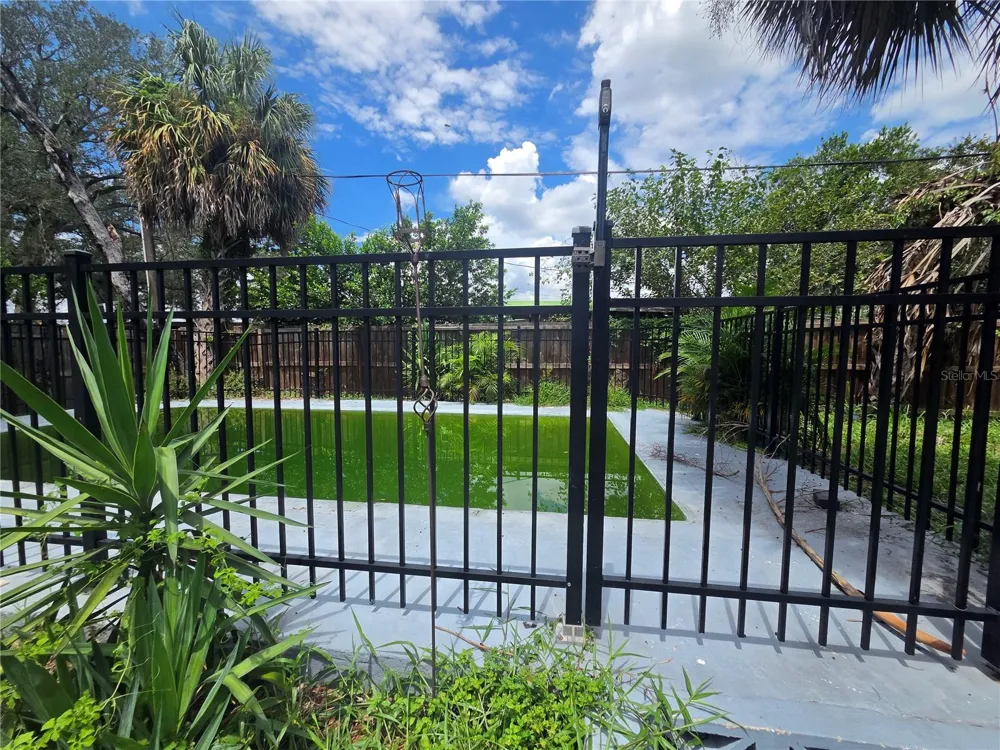 916 E 123RD AVENUE Tampa, FL 33612