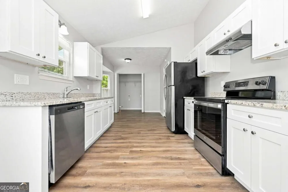 5611 La Fleur TRL Lithonia, GA 30038