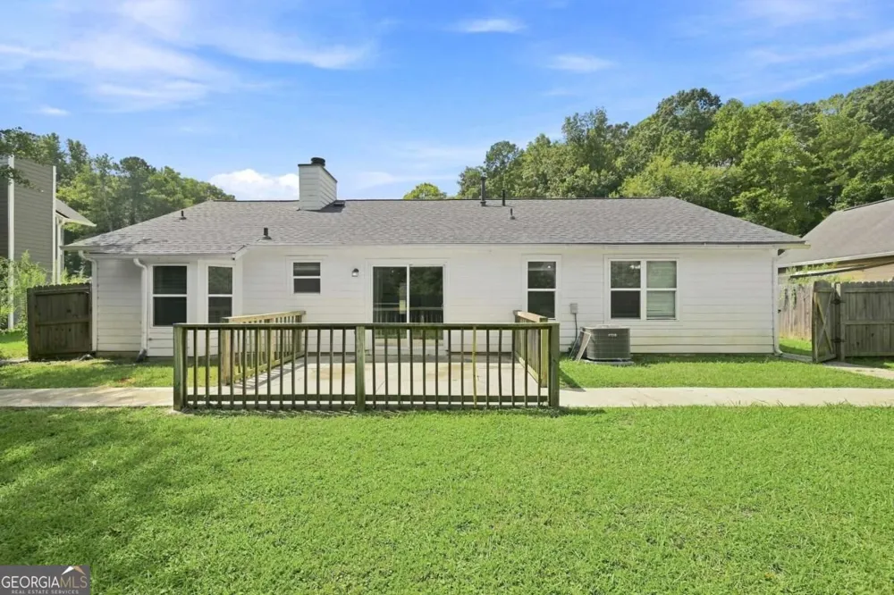 5611 La Fleur TRL Lithonia, GA 30038