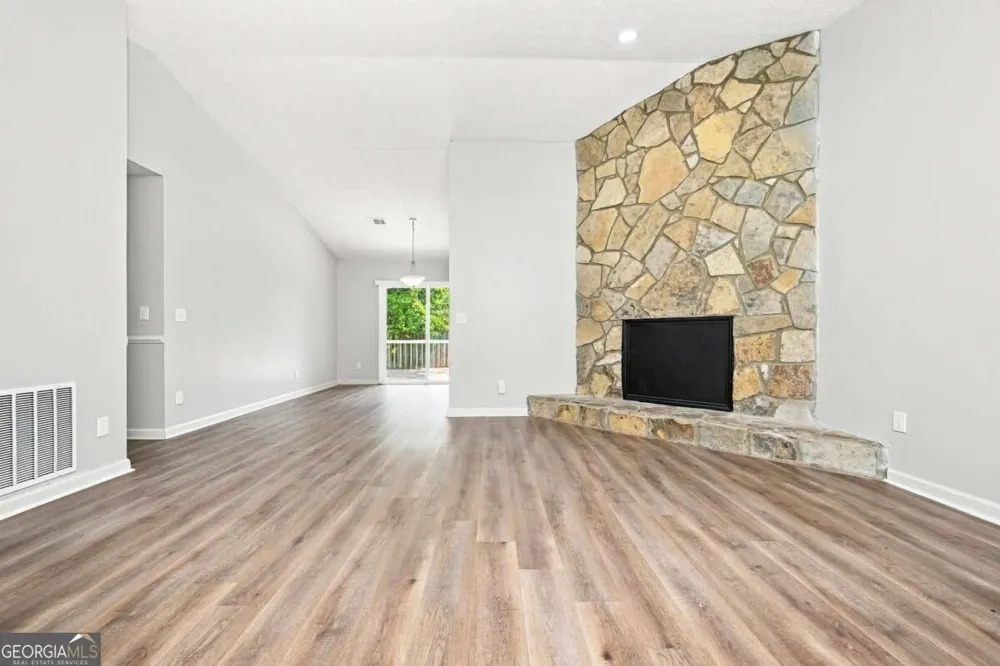 5611 La Fleur TRL Lithonia, GA 30038