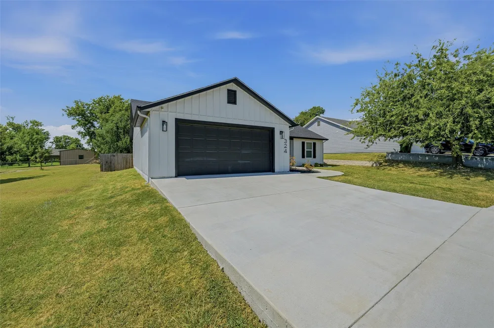 325 Hillcroft Road Fort Worth, TX 76108
