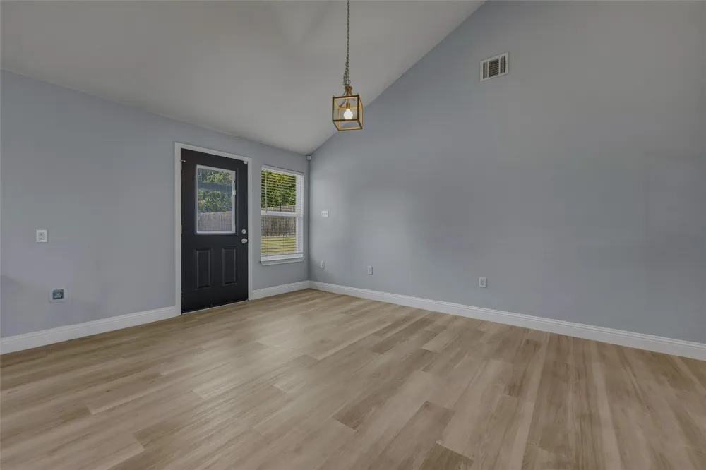 325 Hillcroft Road Fort Worth, TX 76108