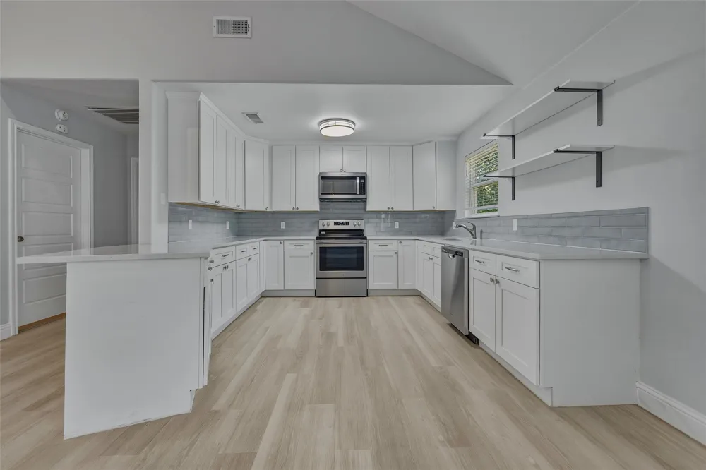 325 Hillcroft Road Fort Worth, TX 76108