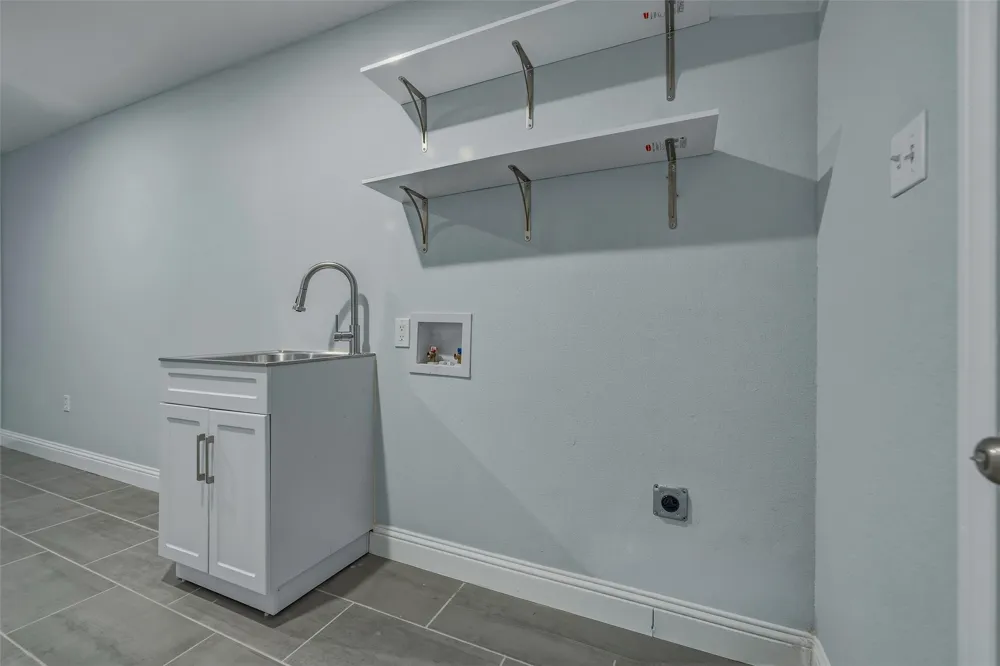 325 Hillcroft Road Fort Worth, TX 76108