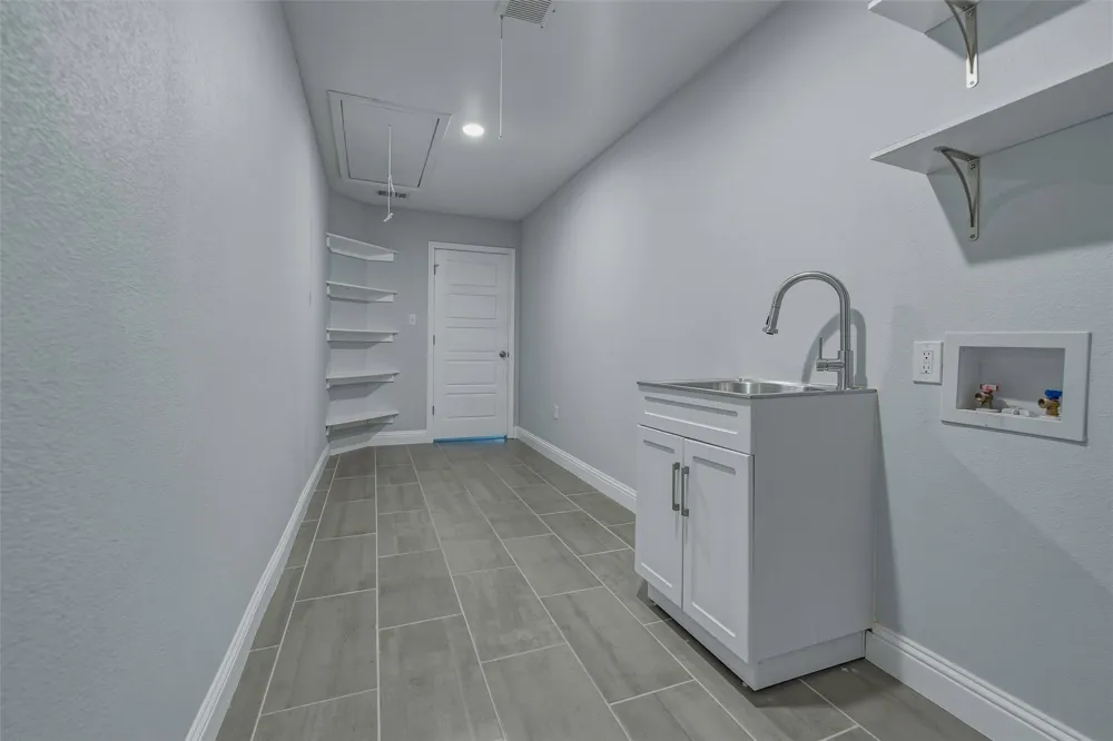 325 Hillcroft Road Fort Worth, TX 76108