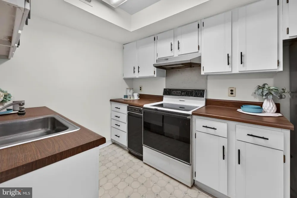 115 E KINGS HIGHWAY ##144 Maple Shade, NJ 08052
