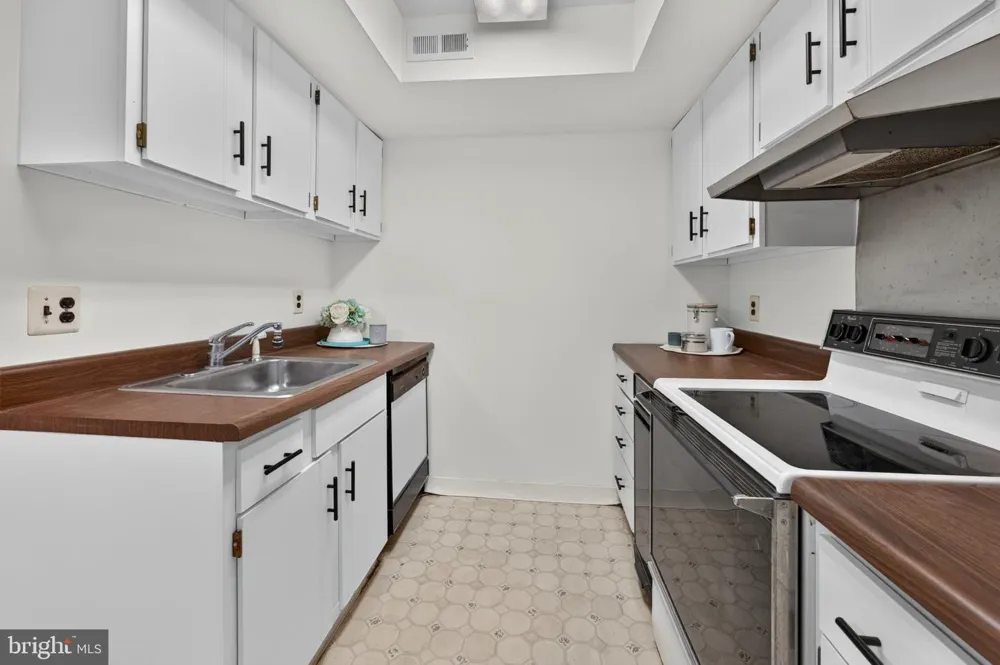 115 E KINGS HIGHWAY ##144 Maple Shade, NJ 08052