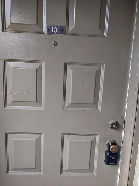 104 Gardens Dr #101