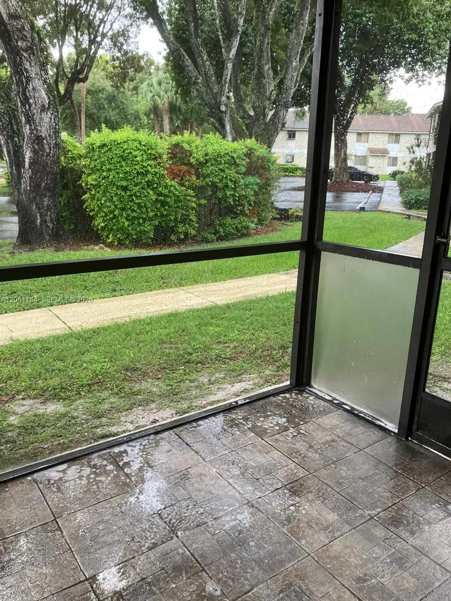 104 Gardens Dr #101 Pompano Beach, FL 33069