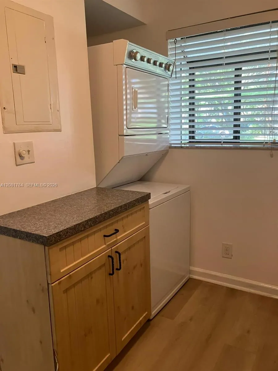 104 Gardens Dr #101 Pompano Beach, FL 33069