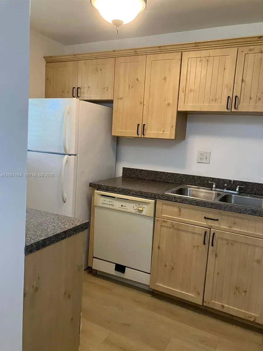 104 Gardens Dr #101 Pompano Beach, FL 33069