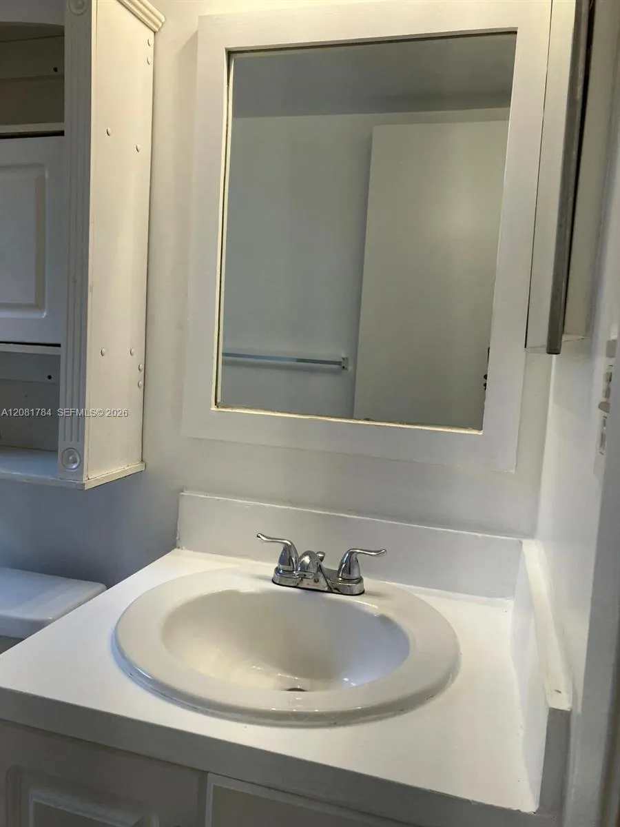104 Gardens Dr #101 Pompano Beach, FL 33069
