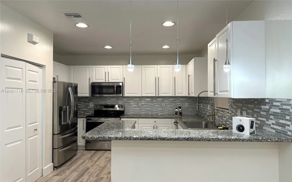 15813 SW 140th St Miami, FL 33196