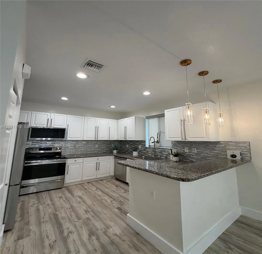 15813 SW 140th St Miami, FL 33196
