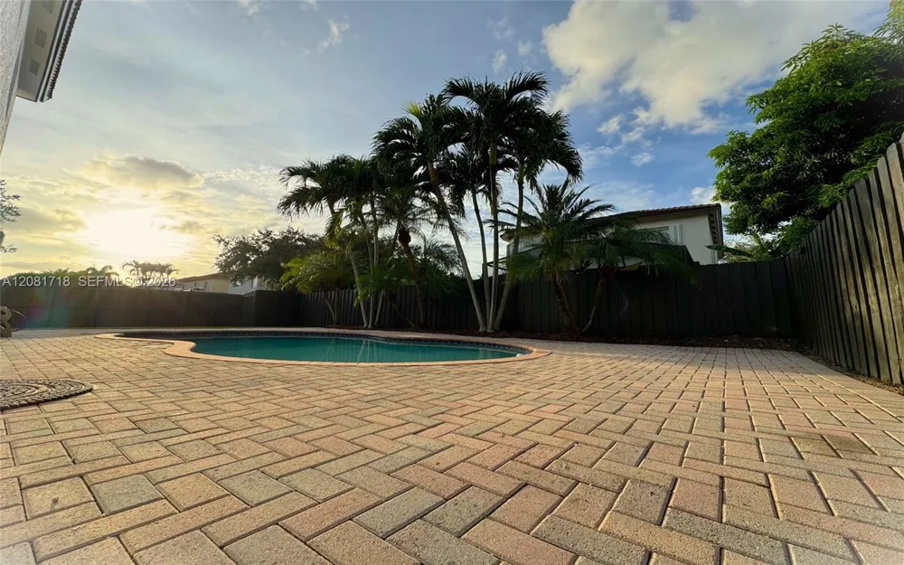 15813 SW 140th St Miami, FL 33196