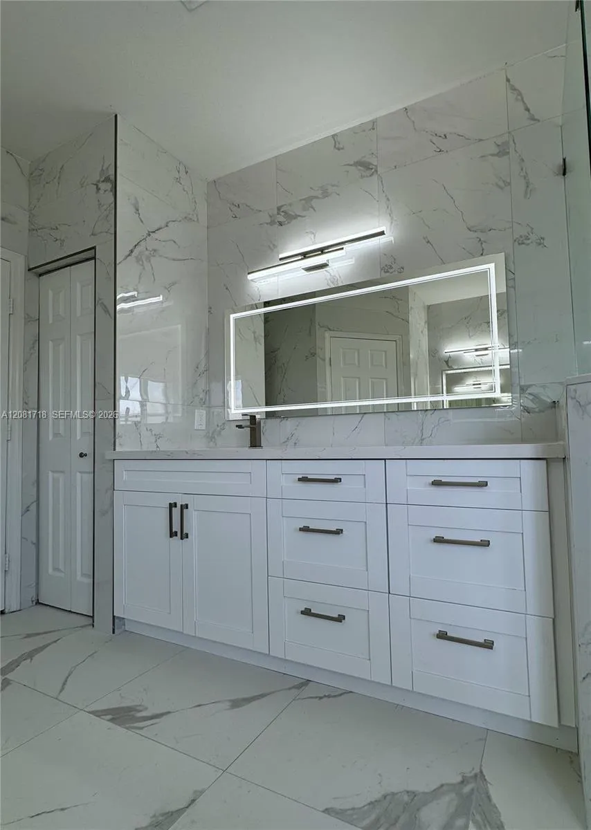 15813 SW 140th St Miami, FL 33196