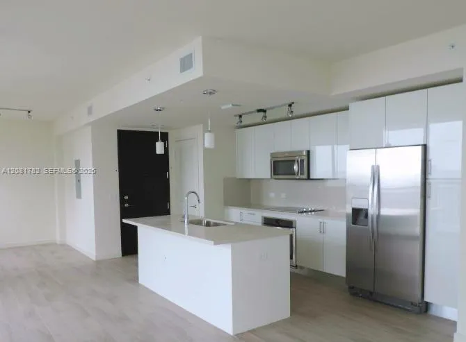 999 SW 1 AV #2503 Miami, FL 33130