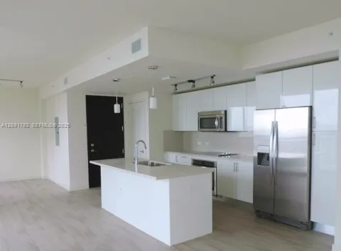 999 SW 1 AV #2503