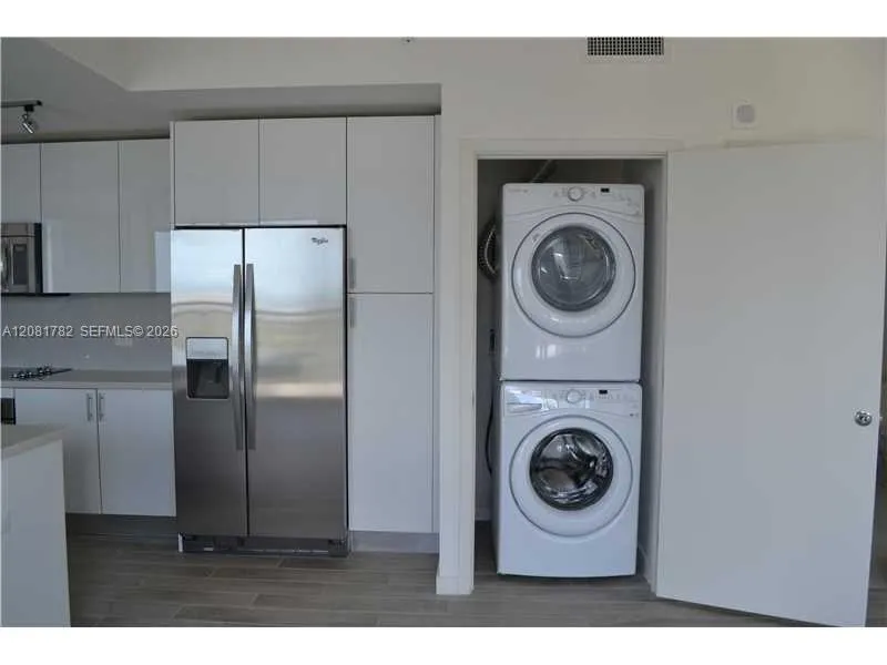 999 SW 1 AV #2503 Miami, FL 33130