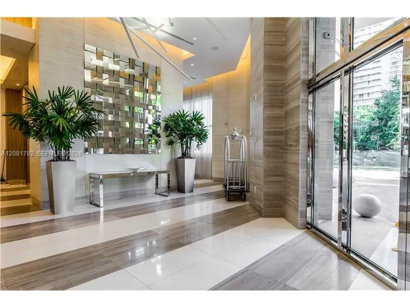 999 SW 1 AV #2503 Miami, FL 33130