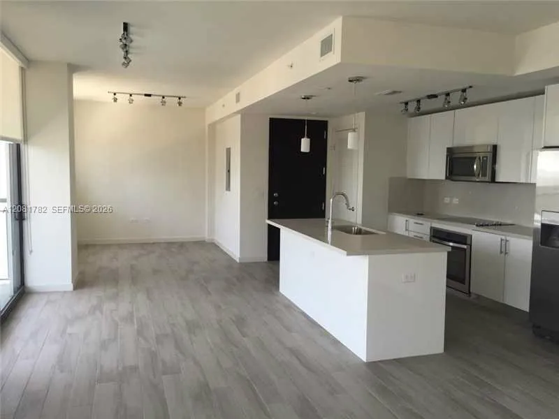 999 SW 1 AV #2503 Miami, FL 33130