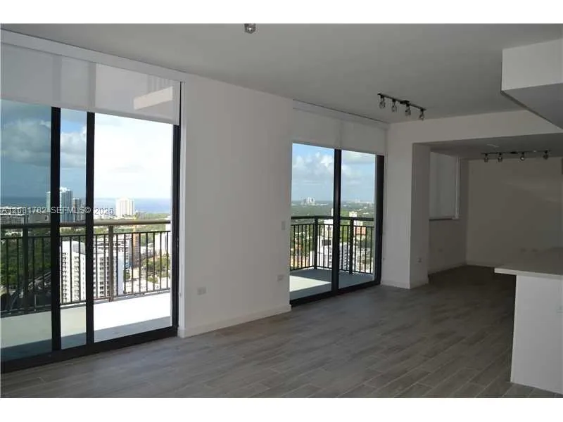 999 SW 1 AV #2503 Miami, FL 33130