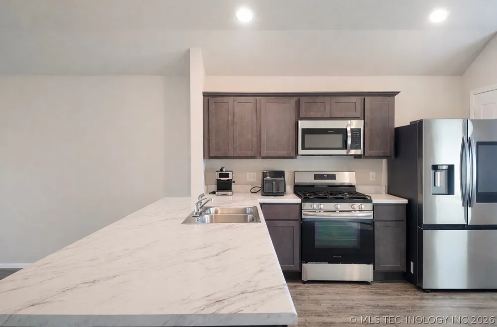 11446 S 233 EastAvenue E Broken Arrow, OK 74014