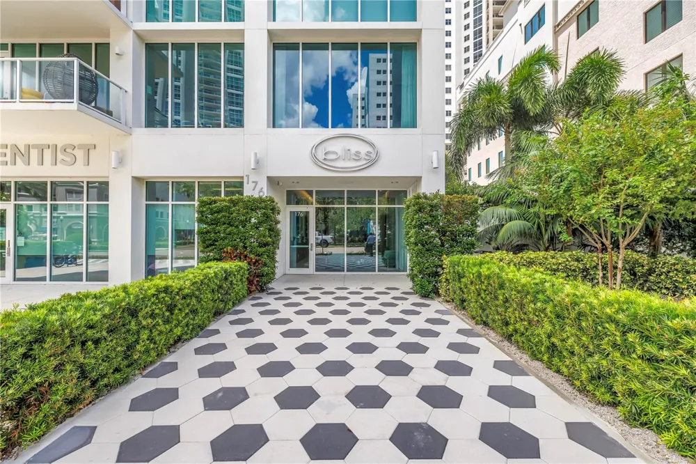 176 4TH AVENUE NE #1101 St Petersburg, FL 33701