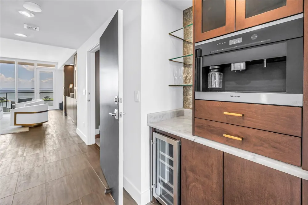 176 4TH AVENUE NE #1101 St Petersburg, FL 33701