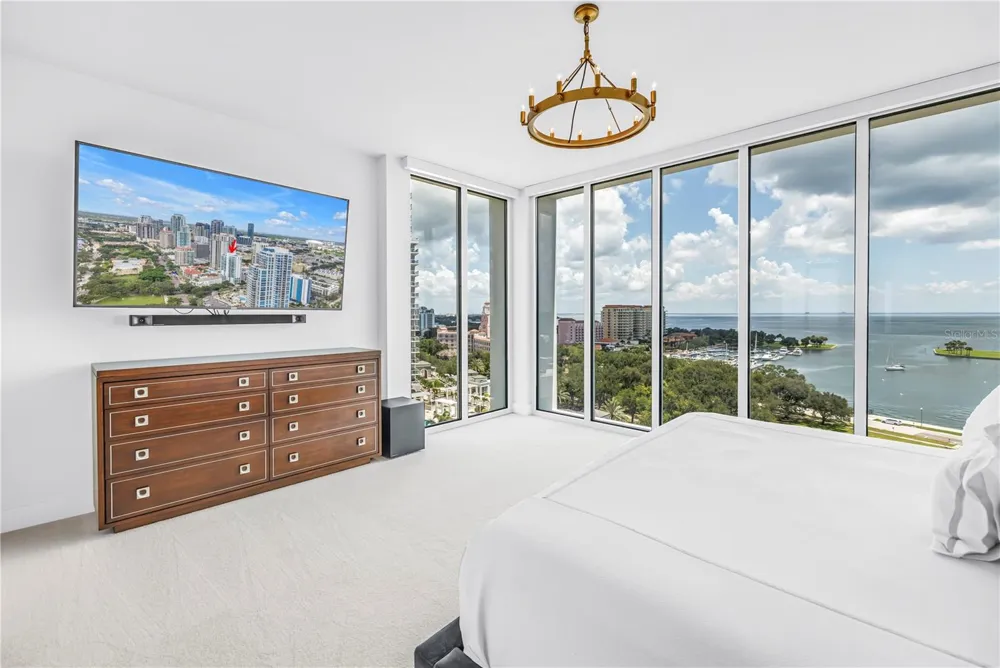 176 4TH AVENUE NE #1101 St Petersburg, FL 33701