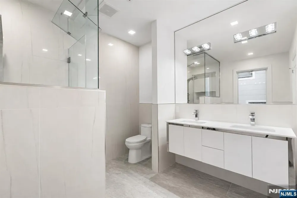 506 Undercliff Avenue Edgewater, NJ 07020