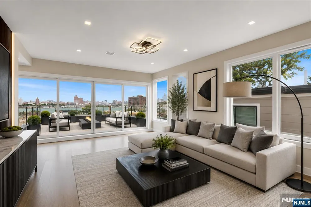 506 Undercliff Avenue Edgewater, NJ 07020