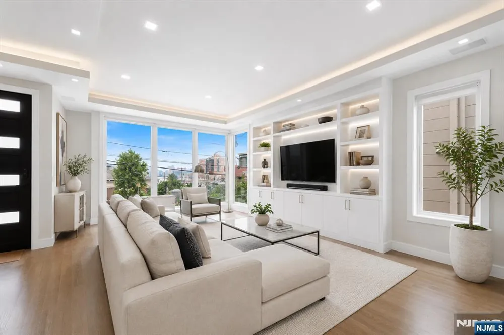 506 Undercliff Avenue Edgewater, NJ 07020