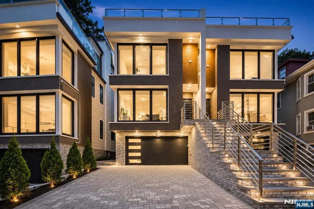 506 Undercliff Avenue Edgewater, NJ 07020
