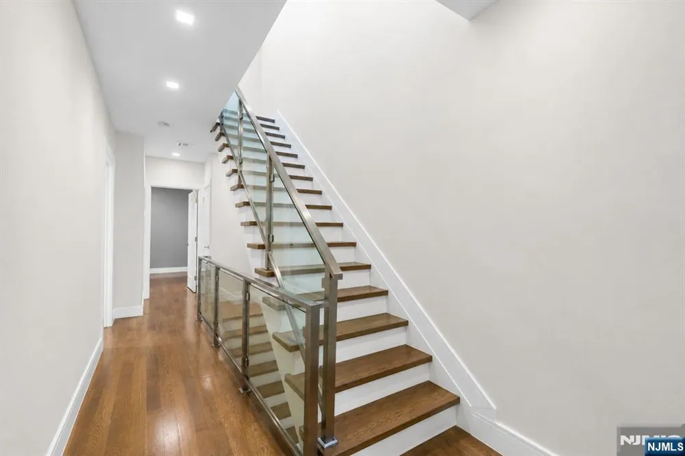 506 Undercliff Avenue Edgewater, NJ 07020