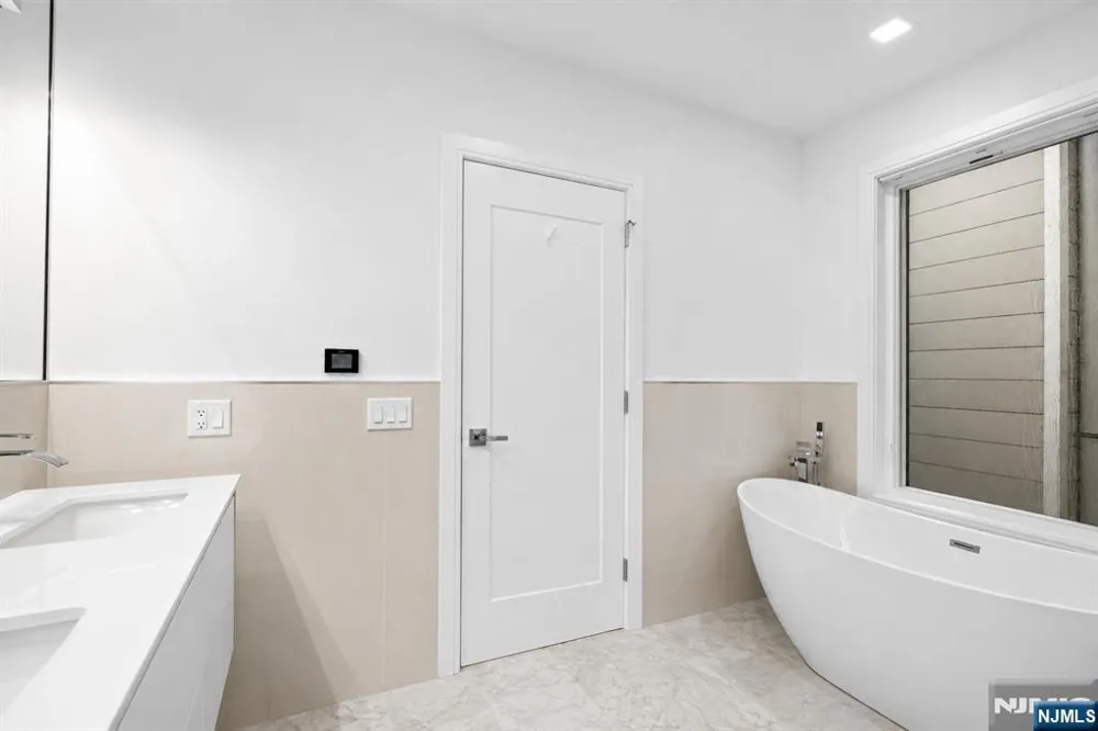 506 Undercliff Avenue Edgewater, NJ 07020