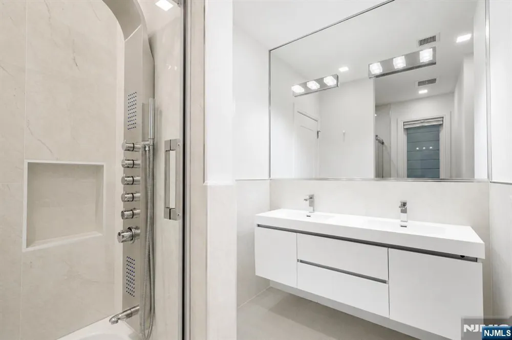 506 Undercliff Avenue Edgewater, NJ 07020