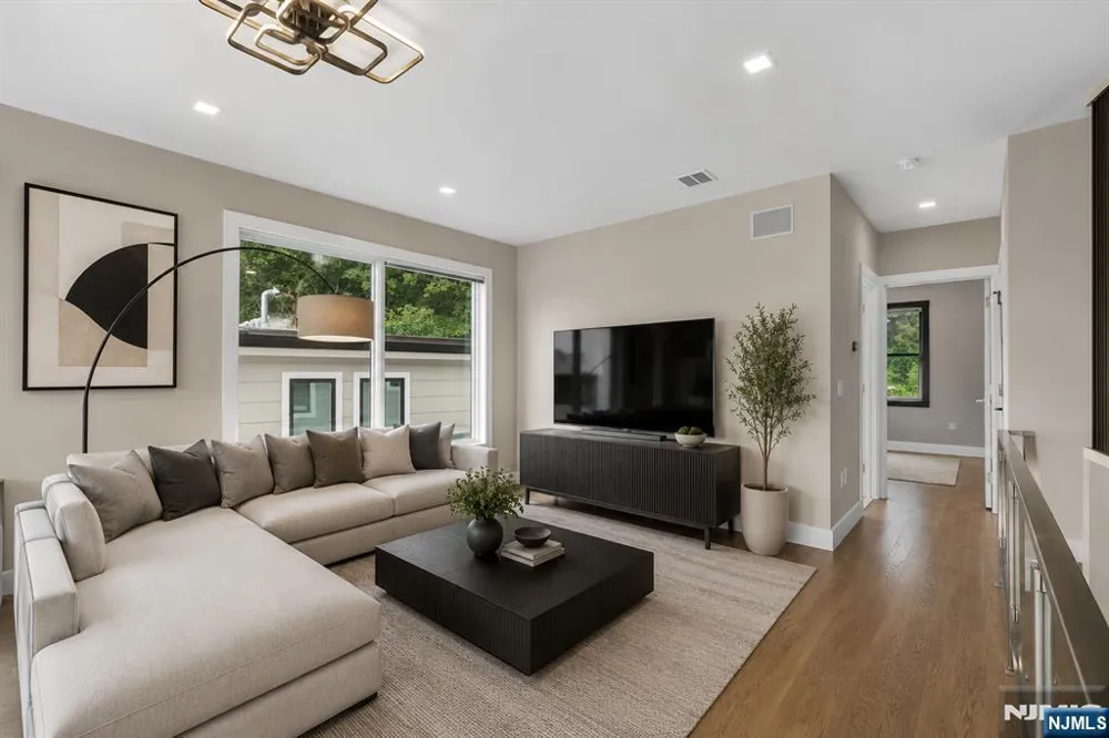 506 Undercliff Avenue Edgewater, NJ 07020