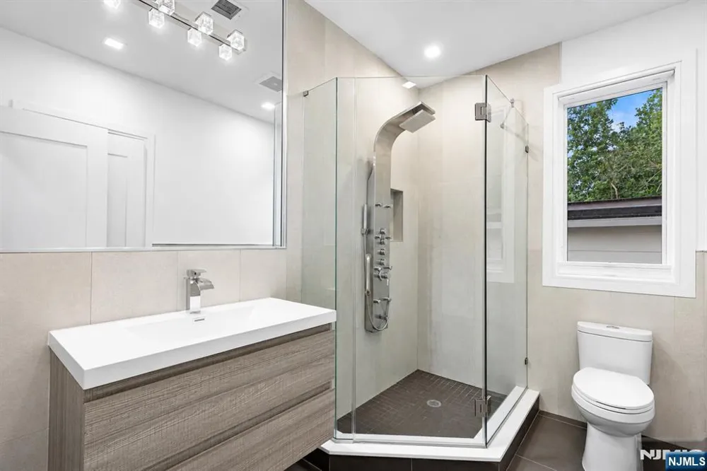 506 Undercliff Avenue Edgewater, NJ 07020