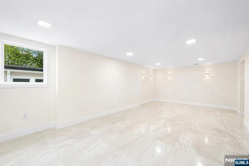 506 Undercliff Avenue Edgewater, NJ 07020