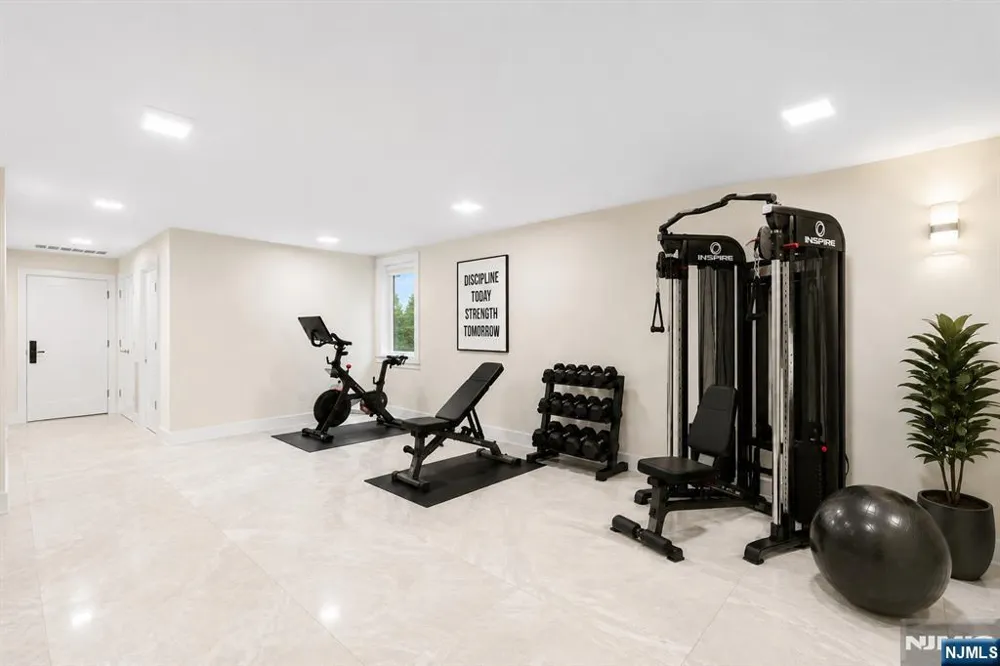 506 Undercliff Avenue Edgewater, NJ 07020