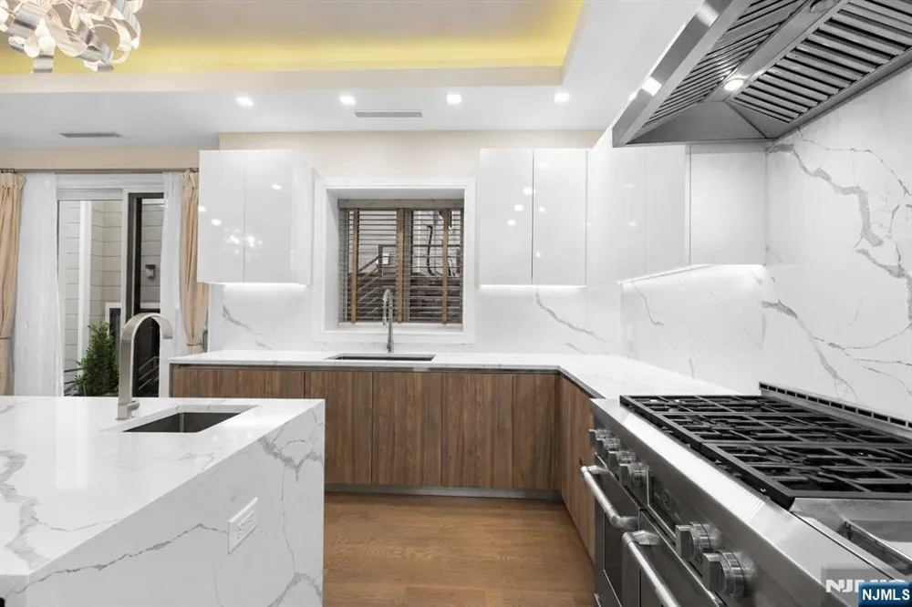 506 Undercliff Avenue Edgewater, NJ 07020
