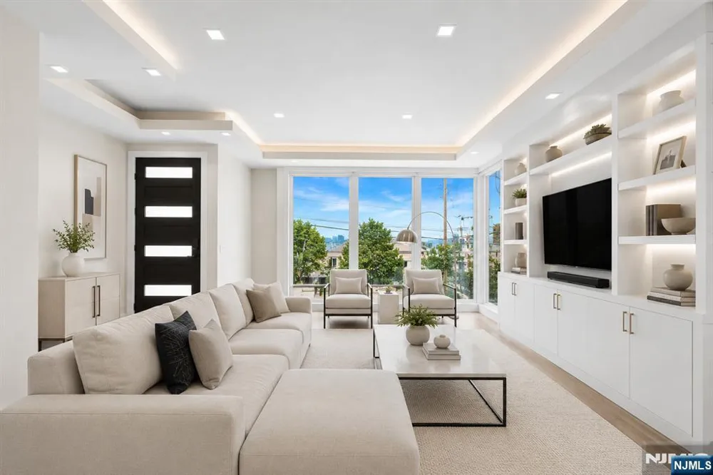 506 Undercliff Avenue Edgewater, NJ 07020